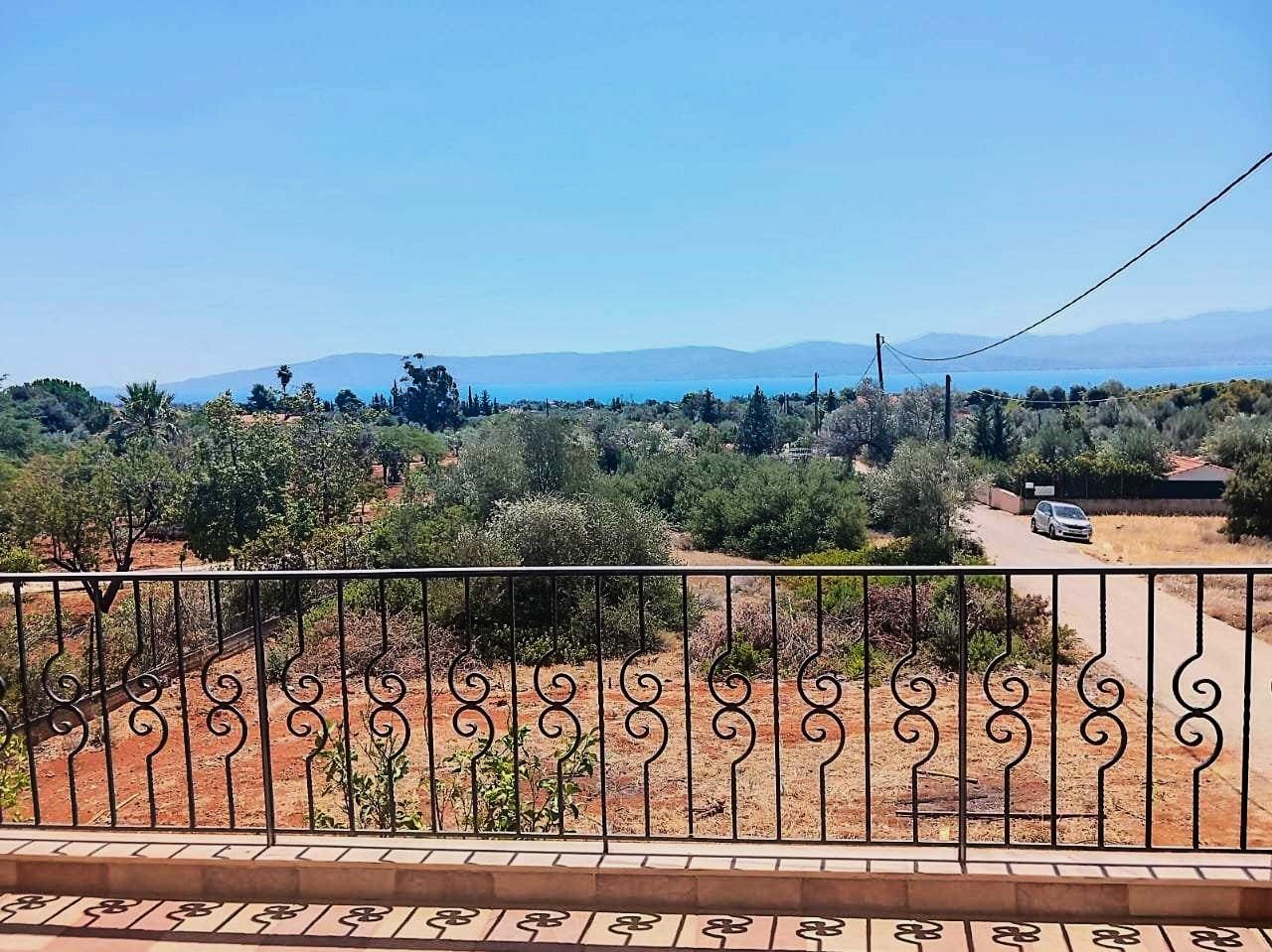 3 bedrooms and one bathroom country house for sale with sea view on the island of Eretria.